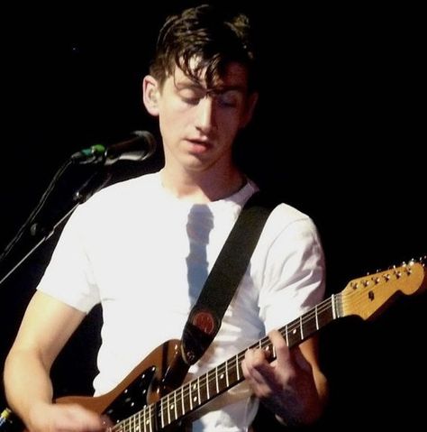 Alex Turner Guitar, Alex Turner Icon, Alex Arctic Monkeys, Timmy Turner, Alex Pics, Ghost Cookies, The Last Shadow Puppets, Last Shadow, Artic Monkeys