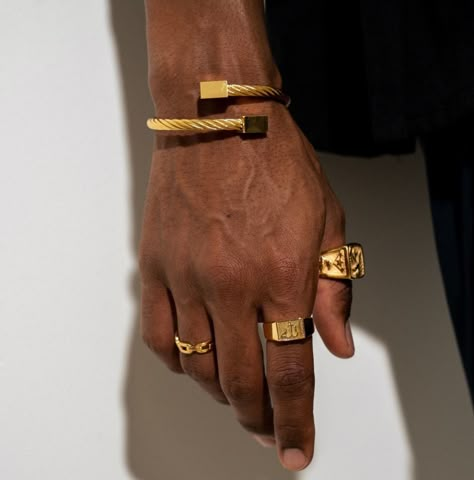 Men With Gold Jewelry, Gold Rings For Men Aesthetic, Men Wearing Rings Aesthetic, Black Men Jewelry, Black Men Rings, Men Wearing Rings, Guy Jewelry, Cool Rings For Men, Streetwear Jewelry