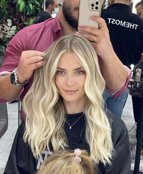 Blonde Hair Smudged Roots Money Piece, Buttery Dimensional Blonde, Blonde With Roots Showing, Long Layered Hair With Blonde Money Pieces, Root Tap Blonde Hair, Top Of Head Highlights, Rooty Blonde With Money Piece, Long Blonde Summer Hair, Warm Blonde Hair With Money Piece