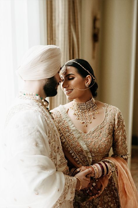 Wedding Groom Poses, Weddings Pose, Indian Wedding Groom, Engagement Portraits Poses, Wedding Dress Indian, Sikh Wedding Photography, Post Photoshoot, Portraits Poses, Asian Inspired Wedding