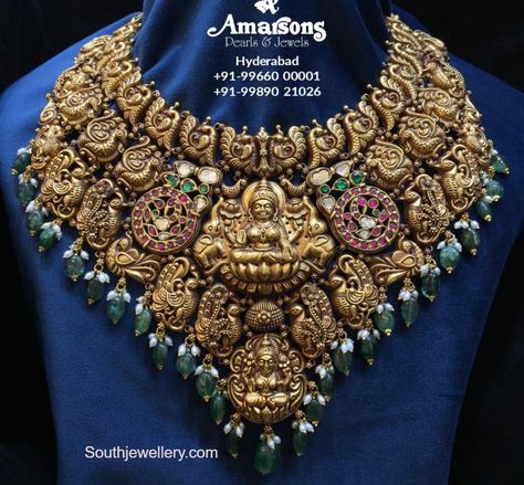 Peacock nakshi choker with Lakshmi pendant photo Amarsons Jewellery, Lakshmi Pendant, Temple Jewelry Necklace, Gold Temple Jewellery, Indian Jewelry Earrings, Antique Necklaces Design, Choker Necklace Designs, Choker Designs, Antique Jewellery Designs