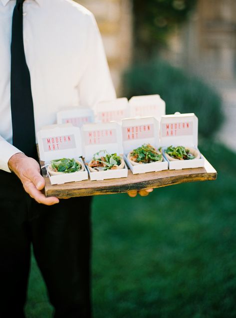 12 Unique Wedding Food Options Your Guests Will Love | Wedding Party Food, Unique Wedding Food, Pizza Birthday Party, Food Favors, Cocktail Hour Food, Pizza Birthday, Syrian Food, Small Pizza, Wedding Appetizers