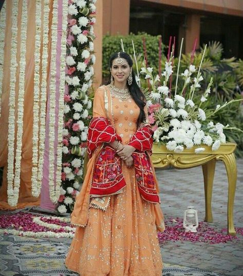 Punjabi Engagement Outfit, Punjabi Engagement, Bridal Suits Punjabi, Marriage Dress, Indian Bridal Photos, Indian Bride Outfits, Womens Trendy Dresses, Engagement Outfit, Bridal Dress Fashion