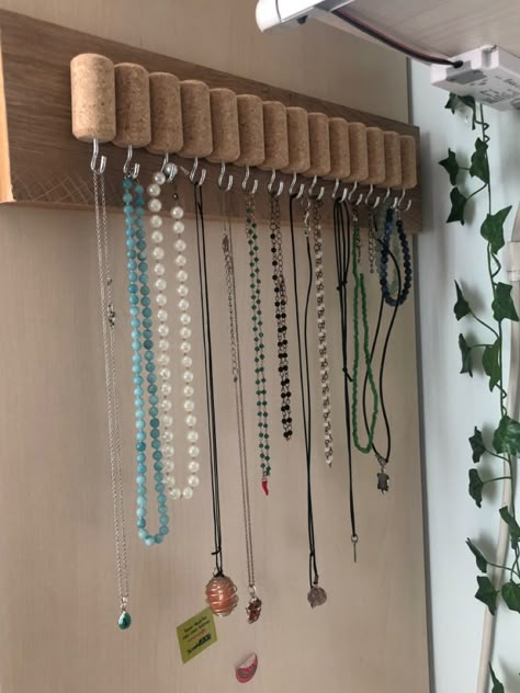 Weird Diy, Crafts For Room, Craft Market Display, Necklace Hanger, Flatware Jewelry, Clothing Store Interior, Crystal Room, Jewelry Organizer Wall, Diy Jewelry Display