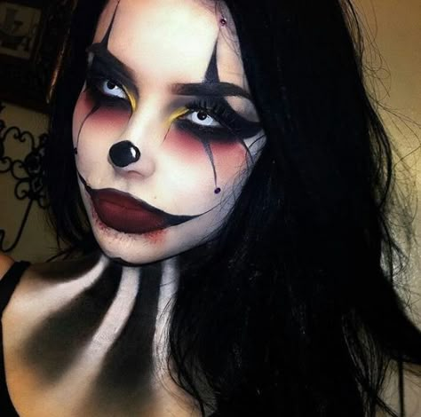 Black and white clown makeup with white contacts for Halloween Makeup Horor, Hallowen Schminke, Maquillage Halloween Clown, Makeup Fantasi, Carnaval Make-up, Halloween Makeup Clown, Fantasy Make-up, Halloweenský Makeup, Halloween Make-up Looks