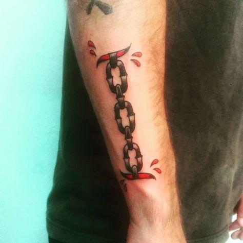 Chain Tattoos, Tattoo Chain, School Reference, Chain Tattoo, M Tattoos, Tattoo Old School, Geometric Tattoo Arm, Tattoo Reference, Cool Forearm Tattoos