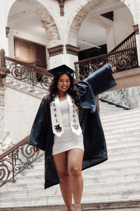 Plus Size Graduation Pictures Posing Ideas, Msn Graduation Pictures, Graduation Pictures Plus Size, Candid Graduation Pictures, Law Graduation Pictures, Plus Size Graduation Pictures, College Graduation Photoshoot Ideas, Graduation Shoot Ideas, Graduation Pictures College