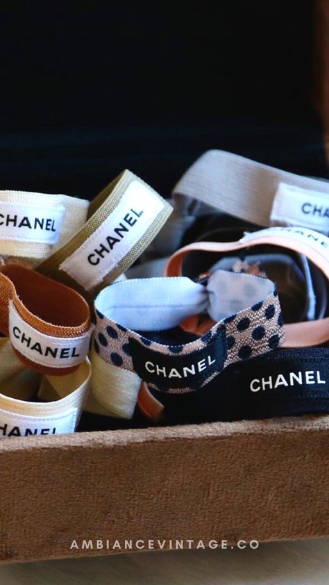 Bracelet Chanel upcyclé
Ruban Chanel
Créatrice bijoux de luxe upcyclés Chanel Bracelet, Diy Projects To Try, Rosemary, Yves Saint Laurent, Adidas Sneakers, Saint Laurent, Projects To Try, Dior, Diy Projects