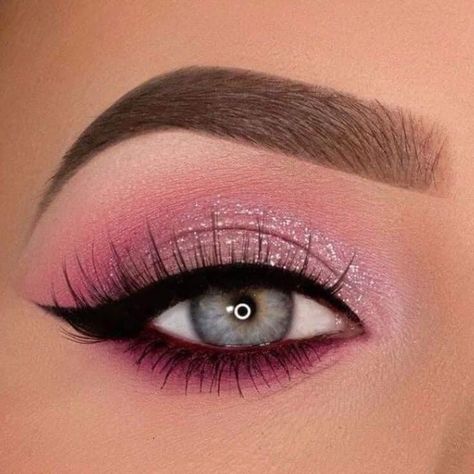 Makeup Rosa, Carnaval Make-up, Pink Eyeshadow Look, Maquillage On Fleek, Eye Makeup Images, Prom Eye Makeup, Makeup Images, Web 1, Pink Eye Makeup