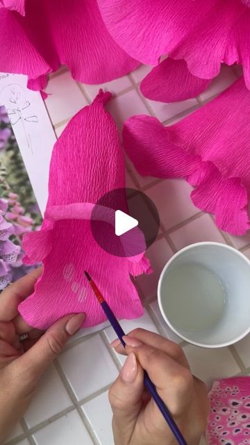 Crepe Paper Wisteria Diy, Giant Paper Flower Stems Diy, Giant Leaves Diy, Giant Crepe Flowers, Giant Crepe Paper Flowers Diy, Paper Leaves Template, Giant Crepe Paper Flowers, Bride Basket, Fleur Harris