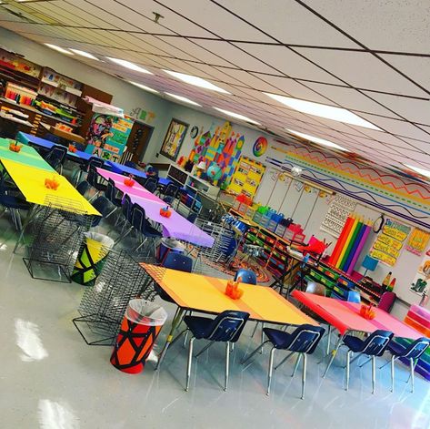 Cassie Stephens: In the Art Room: Setting Up Your Art Room Art Room Ideas, Art Room Rules, Classe D'art, Elementary Art Rooms, Cassie Stephens, Art Classroom Decor, Classroom Management Tool, Room Setting, Everyday Art