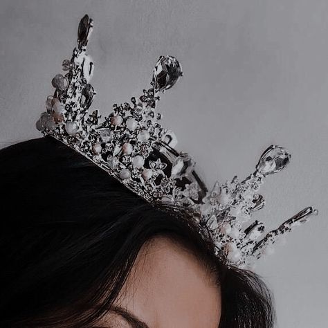 Crown Pictures, Crown Aesthetic, Queen Aesthetic, Royalty Aesthetic, Royal Aesthetic, Prom Queens, A Court Of Mist And Fury, Red Queen, Princess Aesthetic