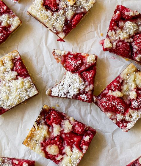 These Jammy Raspberry Bars with Streusel are the ultimate berry dessert! The easy vanilla shortbread crust comes together quickly and can be made ahead of time. Use any fresh or frozen berries and/or jam combo (blackberries and strawberries are especially delicious). This berry-forward cookie bar recipe is so delicious served with vanilla ice cream, try it! Raspberry Cookie Bars, Berry Bars, Vanilla Shortbread, Vanilla Extract Recipe, Cake Book, Raspberry Bars, Raspberry Muffins, Raspberry Cookies, Shortbread Bars