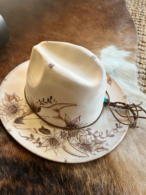 Diy Cowboy Hat Designs, Boho Hat Design Ideas, Branded Cowboy Hats, Cactus Burned Hat, Diy Cowgirl Hat Ideas Western, Custom Burnt Cowboy Hats, How To Burn Designs In Hats, Hat Burning Ideas Simple, Wood Burned Felt Hat