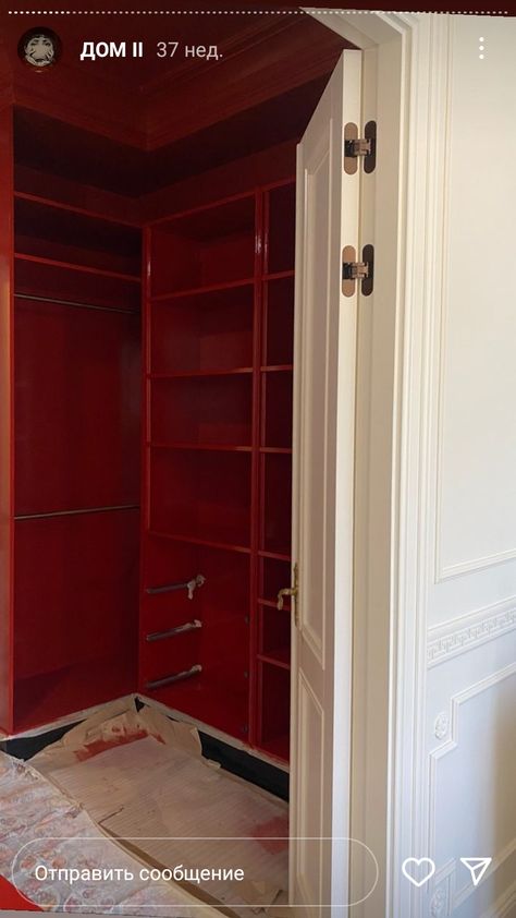 Red Wardrobe, Red Closet, House Flippers, Italian Interior, Closet Room, Interiors Dream, New York Apartment, Paris Apartments, Dream Apartment