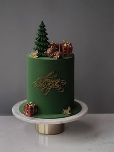 New Year Cake 2024, Minimalist Christmas Cake, 2tier Cake, Christmas Cake Decorating, Christmas Cake Ideas, Christmas Birthday Cake, New Year's Desserts, Christmas Themed Cake, Artist Cake