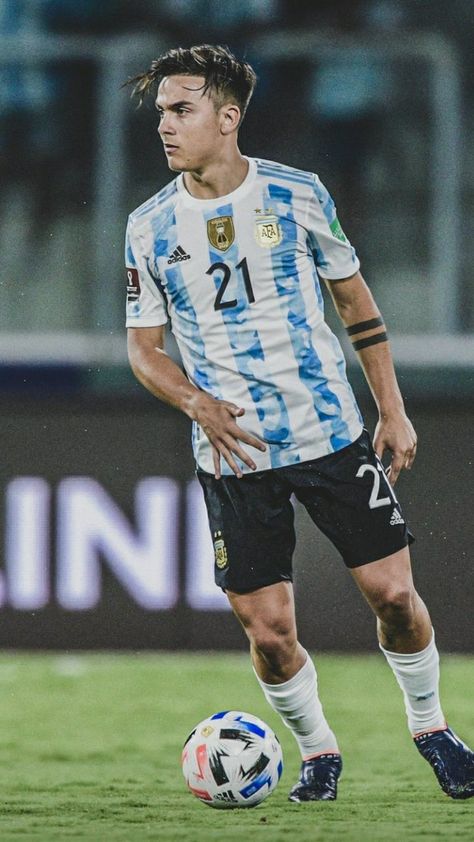 Argentina Football Players, Famous Soccer Players, Argentina Soccer Players, Dybala Hair, Argentina Fc, Argentina Wallpaper, Argentina Players, Argentina Football Team, Lionel Messi Family