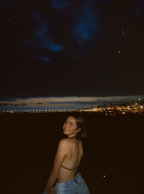 Night At The Beach Outfit, Night At Beach Photos, Beach Photo Shoot Aesthetic, Night Pictures At The Beach, Street Night Aesthetic Photoshoot, Night Beach Photoshoot Picture Ideas, Beach At Night Poses, Late Night Beach Photos, Night Pics Beach