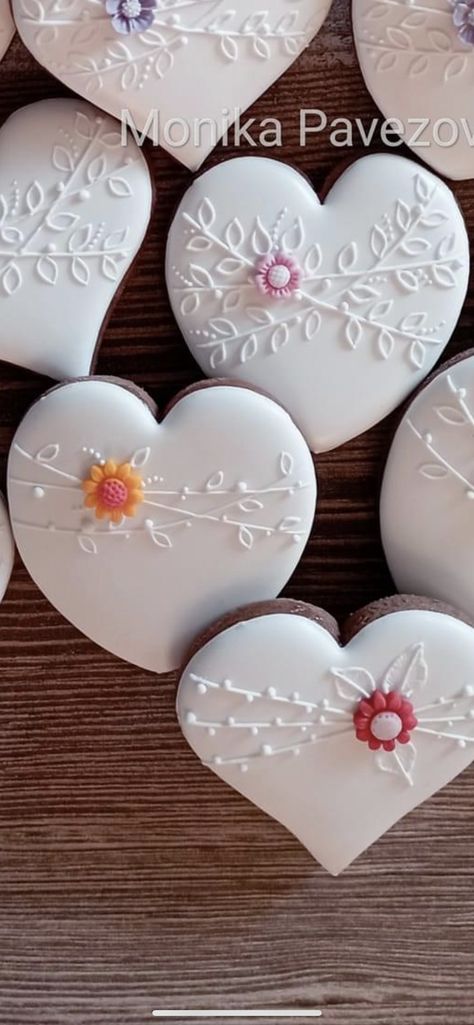 White Heart Cookies Royal Icing, Victorian Cookies Decorated, Heart Cookies Decorated Royal Icing, Frosted Wedding Cookies, Memorial Cookies Decorated, Wedding Cake Cookies Decorated, Wedding Sugar Cookies Decorated, Valentine Cookie Ideas, Valentines Cookies Decorated Ideas