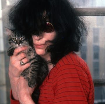 People With Cats, Celebrities With Cats, Dee Dee Ramone, People And Cats, Johnny Ramone, Men With Cats, Famous Cats, Joey Ramone, The Ramones