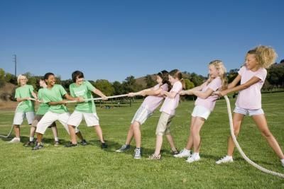 End of year party games idea...Field Day Games for Children Field Day Activities, Field Day Games, Summer Day Camp, Reunion Games, Youth Group Games, Family Fun Day, Beach Games, Day Camp, Camping Games