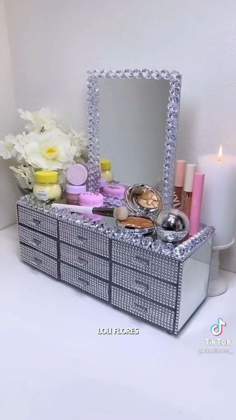 Bling Makeup Organizer, Diy Makeup Holder Organizers, Makeup Vanity Organizer, Lou Flores, Diy Makeup Organizer, Dollartree Diy, Mini Vanity, Vanity Organizer, Bling Things