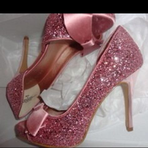 Piink :) Pink High Heels, Pink Shoes, Pink Outfit, High Heels, Heels, Pink