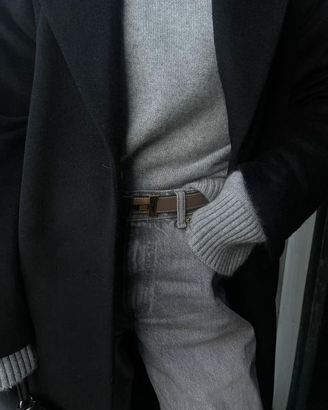 Clothing Staples, Grey Outfit, Black & White, Mode Inspiration, Grey Fashion, Outfit Details, New Yorker, Look Fashion, Grey Sweater