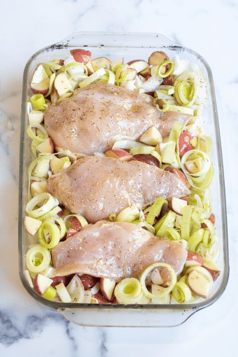 Leeks And Chicken Recipes, Dinner Recipe With Leeks, Leeks Chicken Recipe, Recipes Using Leaks, Chicken With Leaks, Meals With Leeks, Chicken And Leek Bake, Baked Leeks Recipe, Cooking Leeks Easy Recipes