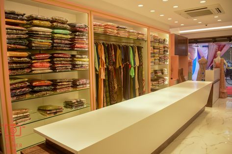 Kurti Shop Interior Design, Ladies Dress Shop Interior Design, Readymade Shop Interior Design, Saree Shop Interior Design, Ladies Boutique Interior Design, Small Boutique Interior Design Indian, Boutique Interior Design Indian, Cloth Showroom, Small Boutique Interior Design