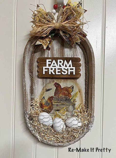 Chicken Diy Crafts, Diy Country Home Decor, Spring Crafts To Sell, Primitive Diy Crafts, Easter Wood Projects, Country Farmhouse Furniture, Country Craft Ideas, Chicken Wire Crafts, Handmade Wood Crafts