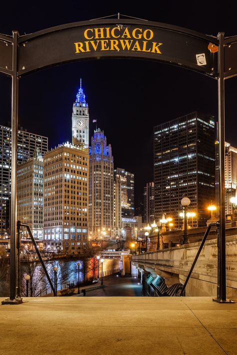 Strolling along the Chicago River. Photo by Michael Muraz Chicago Vacation, Chicago Aesthetic, Chicago Riverwalk, Chicago At Night, Chicago River, Chicago Travel, My Kind Of Town, Chicago Photography, Florida Living