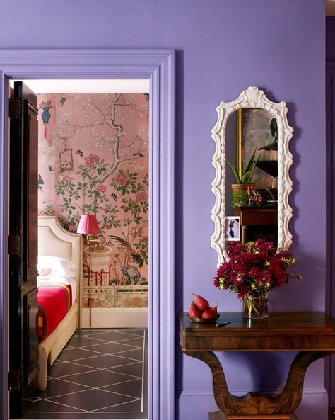 10 Different Shades of Purple - Best Purple Paint Colors Purple Wall Paint, Deco Violet, Purple Paint Colors, Studio Apartment Design, Purple Rooms, Design Blogs, Purple Paint, Mirror On The Wall, Small Apartment Decorating