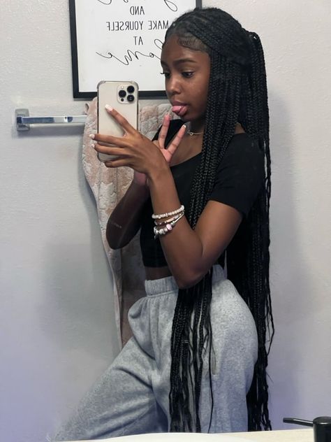 ˚୨୧⋆ @bella2angel Hair Styles For Knotless Box Braids, Sinagalease Twist, Cute Ways To Style Knotless Braids, Different Ways To Style Knotless Braids, Ways To Style Knotless Box Braids, Hairstyles For Knotless, Styles For Knotless Braids, Knotless Hairstyles, Knotless Box Braids