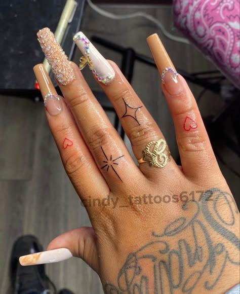 Baddie Hand Tattoo Ideas, Finger Tattoos For Women Black, Big Latto Hand Tattoo, Finger Tattoos Baddie, Finger Tattoos On Black Women, Gangsta Tattoos For Women Hand, Finger Tattoo Black Women, Finger Tattoos Black Women, Cute Finger Tats