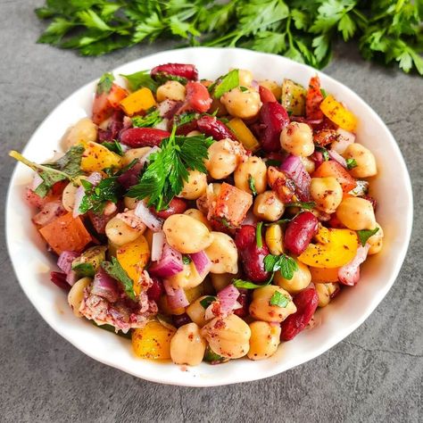 Middle Eastern Bean Salad - Balela Alternative Salads, Mixed Bean Salad, Ww Salads, Vegan Bean Salad, Carb Sides, Food Beautiful, Red Lentil Soup, Canned Peaches, White Bean Soup