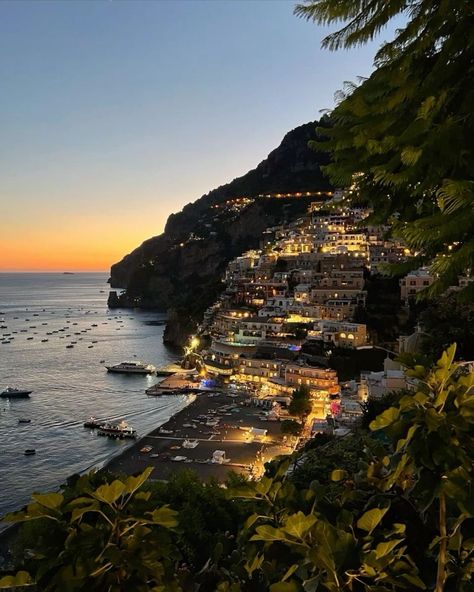 Positano At Night, Mediterranean Night Aesthetic, Italy Sea Aesthetic, Italy Pictures Aesthetic, Dark Italy Aesthetic, Italy Night Life, Night Sea Aesthetic, Italy Night Aesthetic, Italy Dump