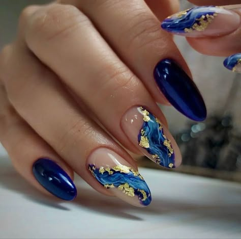 Blue And Gold Nails Almond, Sapphire Nails Acrylic, Royal Blue Nails With Gold, Nail Art Royal Blue, Sapphire Nails Design, Fall Blue Nails, Nails Azul, Blue Gold Nails, Azul Nails