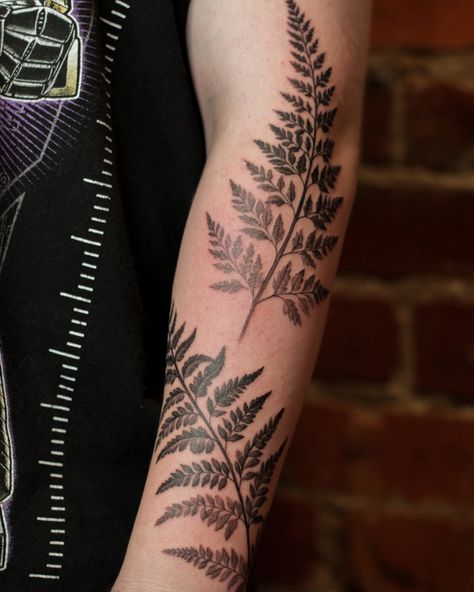 Thank you Elliott for bringing me this concept, I loved working on these ferns! Studio Corner, Melbourne Tattoo, Fern Tattoo, Arm Tats, Books Open, Cool Piercings, Forearm Tattoo Women, Peonies Tattoo, Corner Store