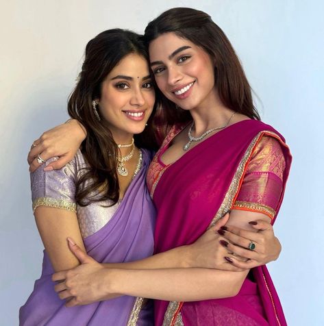 Janhvi Kapoor (@janhvikapoor) • Instagram photos and videos Dhanteras Puja, Sridevi Daughter, Kapoor Sisters, Diwali Fashion, Ivory Outfit, Khushi Kapoor, Sisters Photoshoot Poses, Heartwarming Pictures, Red Kurta