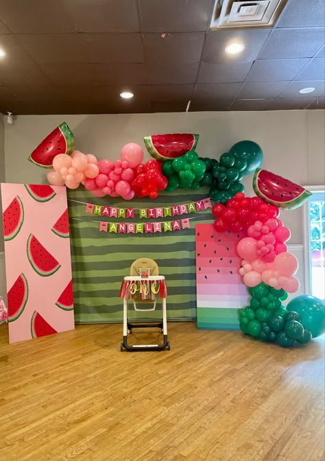 One In A Melon Balloons, One In A Melon Backdrop Ideas, One In A Melon First Birthday Backdrop, One In A Melon Balloon Arch, One In A Melon Balloon Garland, One In A Melon Backdrop, 1st Birthday Watermelon Theme, Watermelon Balloon Arch, One In A Melon First Birthday Decorations