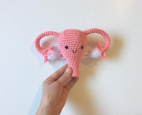 Crochet Uterus, Anatomical Crochet, Confection Au Crochet, Crochet Octopus, Crochet Business, Crochet Girls, Nerdy Things, Crochet Creations, Crochet Diy