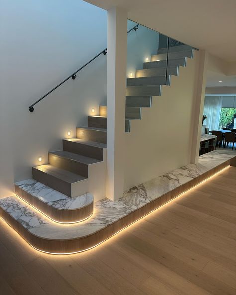 A magnificent combination of Step Lights and LED Strip by Havit on this staircase, truly enhancing this build 😍  Courtesy of @bpoweredelectrical  ----------------------------------- #led #lighting #havitlighting #steplighting #stairs #renovation #lightinginspiration Stair Runner With Lights, Led Light Staircase, Staircase With Lights, Staircase Lights, Custom Stairs, Stairs Decor, Stairs Renovation, Step Lights, Staircase Ideas