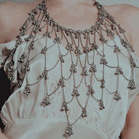 Helen Of Troy Aesthetic, Champagne Supernova, Jude Duarte, Greek Women, Antique Silver Necklace, Margaery Tyrell, Greek Myth, Targaryen Aesthetic, Sansa Stark