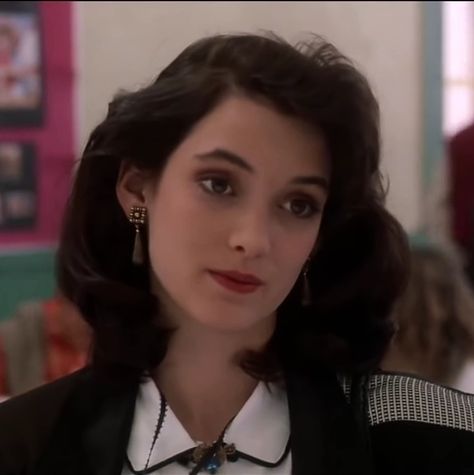 Veronica Sawyer Makeup, Veronica Sawyer Pfp, Veronica Sawyer Musical, Niche Interests, Smash Board, Heathers Movie, Winona Forever, Veronica Sawyer, Wings Book