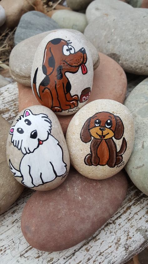 Dogs & Puppies Painted Rocks Artist: Anita Schmidt River Stones Crafts, Stone Drawing, Diy Paint Projects, Tiny Animals, Painted Rock Animals, Rock And Pebbles, Rock Artists, Painted Rocks Diy, Rock Painting Ideas Easy