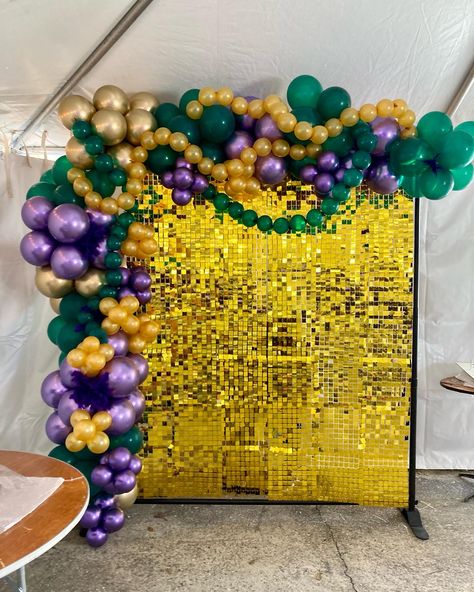 Nola Theme Party, Mardi Gras Prom Decorations, Martigraw Party Ideas, Mardi Gras Photo Booth, Mardi Gras Photo Backdrop, Mardi Gras Gender Reveal, Mardi Gras Party Decor, Mardi Gras Balloon Arch, Mardi Gras Balloons