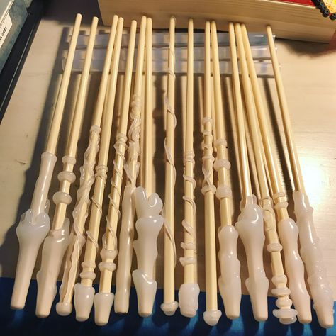 I'm having a DIY Harry Potter wedding and I just started making some of my favors Homemade Wands Harry Potter, Baguette Harry Potter Diy, Harry Potter Wedding Favors, Harry Potter Craft Ideas Diy, Harry Potter Ideas Diy, Harry Potter Wand Diy, Diy Harry Potter Decorations, Harry Potter Diy Crafts Decoration, Harry Potter Diy Wands