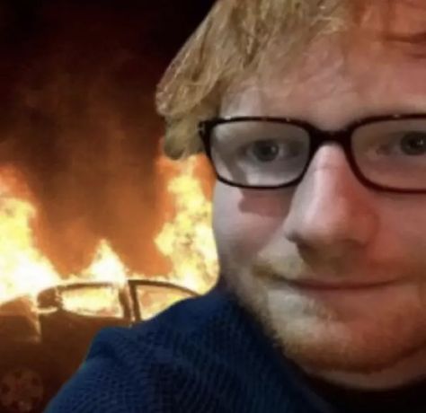 Ed Sheeran Pfp, Fire Cult Pfp, Fire Pfps, Ed Sheeran Love, Ed Sheeran, Our Kids, Aesthetic Clothes, Taylor Swift, Elf