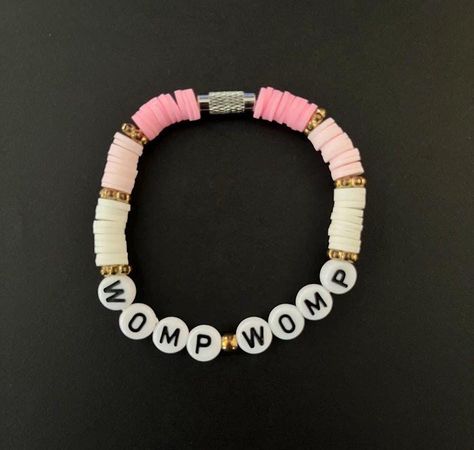 Kids Bracelets Diy Beads, Sister Bracelet Ideas, Funny Clay Bead Bracelet, Womp Womp Bracelet, Beaded Bracelet Words Funny, Polymer Clay Beads Ideas, Yolo Clay Bead Bracelet, Bestie Bracelets Clay Beads, Black And Pink Clay Bead Bracelet